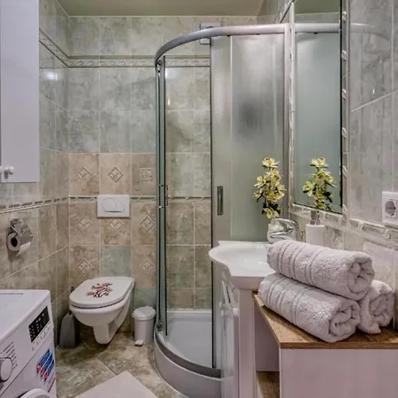 Апартаменти Matej Tar - One Bedroom With Balcony *