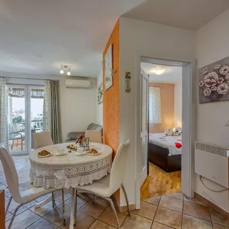 Matej Tar - One Bedroom With Balcony Апартаменты Пореч